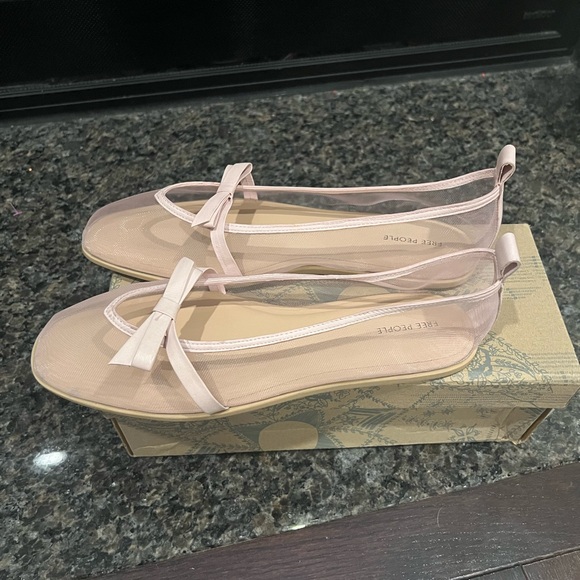 Mesh Mania Bow Flats labeled size 10 but runs big SEE MEASUREMENTS - Picture 9 of 16